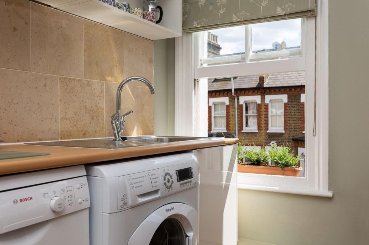 Quaint 2 Bedroom Flat - 9 Minutes Walk To Vauxhall Tube Лондон Экстерьер фото