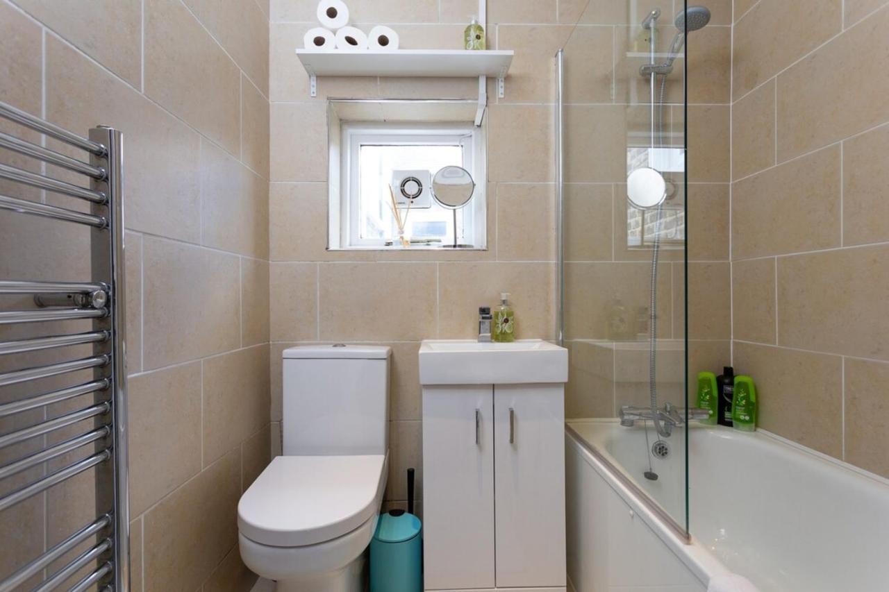 Quaint 2 Bedroom Flat - 9 Minutes Walk To Vauxhall Tube Лондон Экстерьер фото