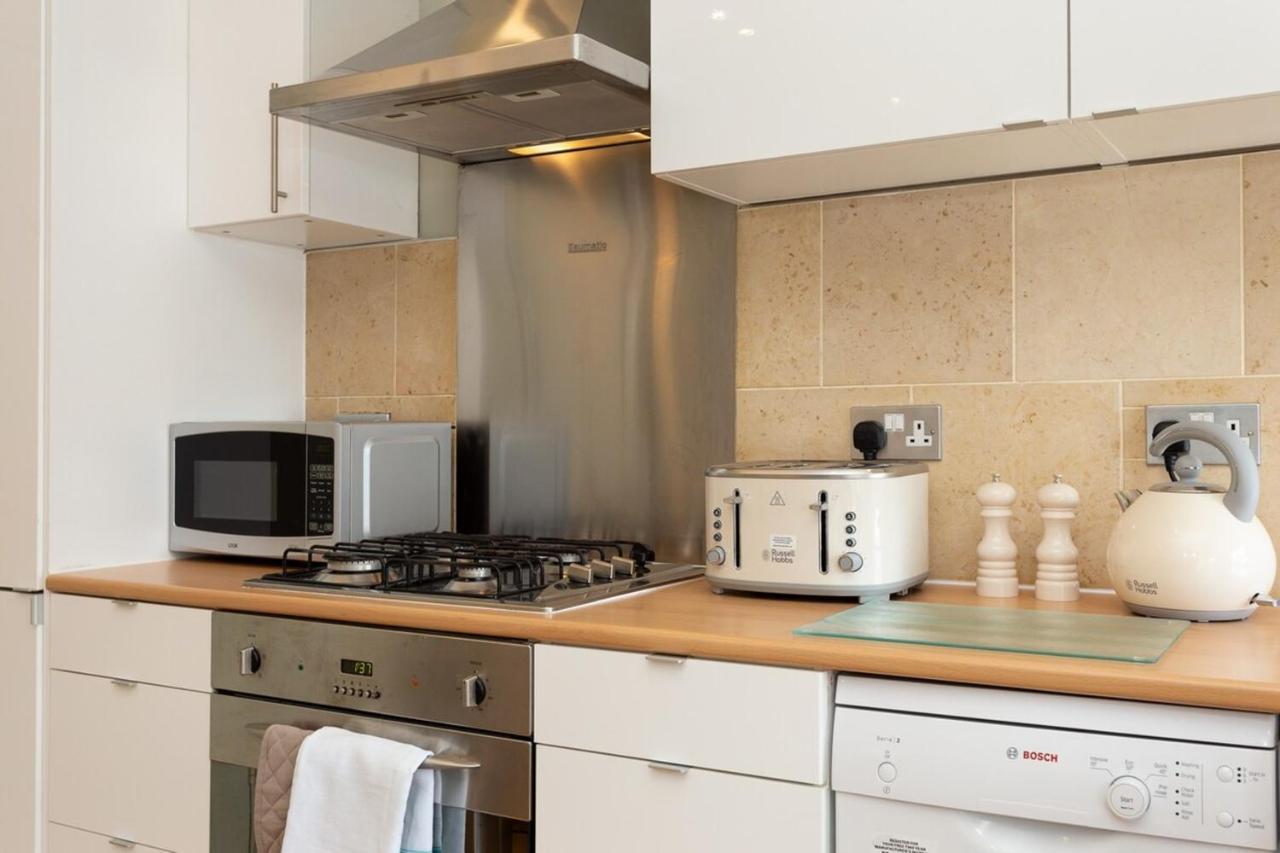 Quaint 2 Bedroom Flat - 9 Minutes Walk To Vauxhall Tube Лондон Экстерьер фото
