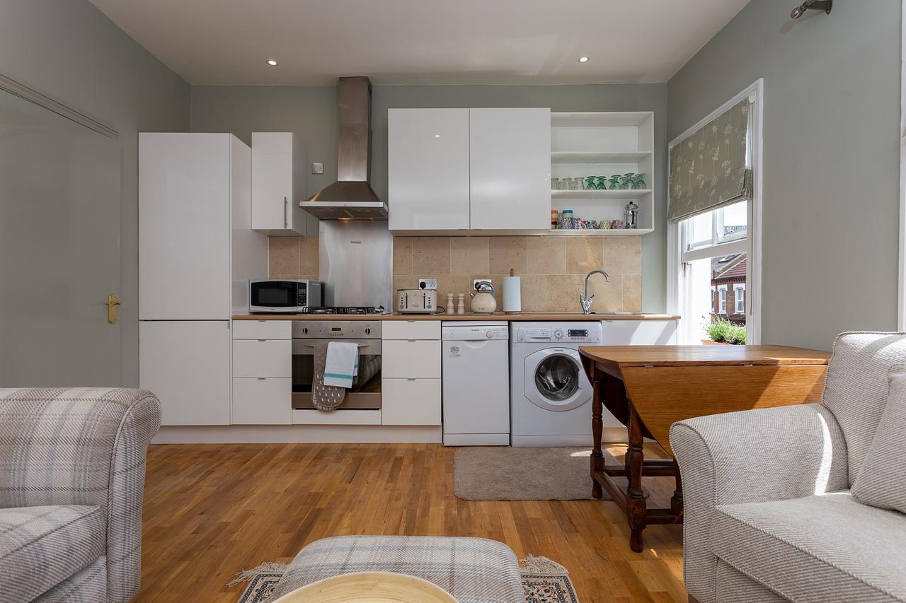 Quaint 2 Bedroom Flat - 9 Minutes Walk To Vauxhall Tube Лондон Экстерьер фото